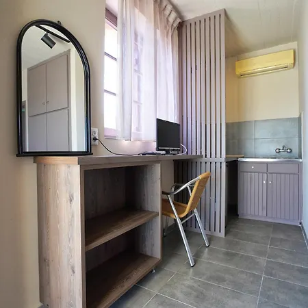 Alekos Aparthotel
